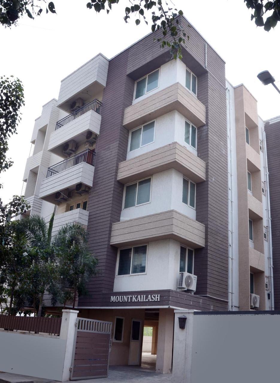 Hotel Mount Kailash Suites Chennai Exterior photo
